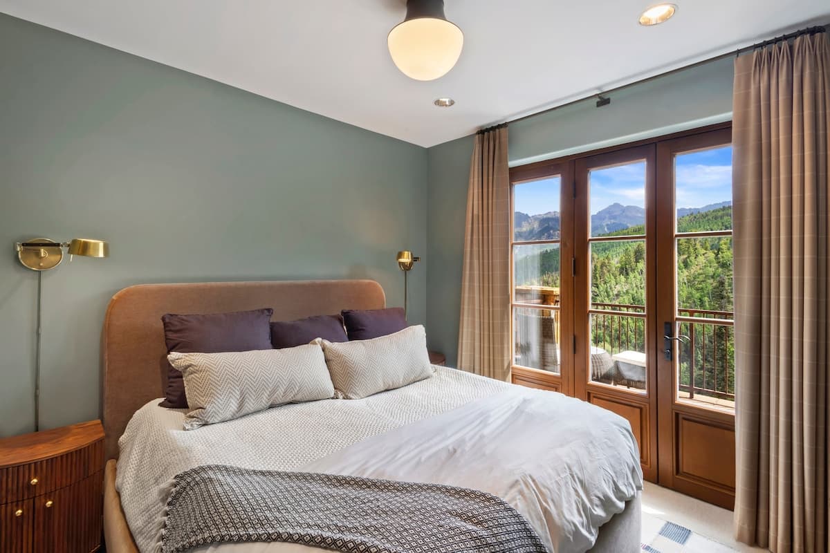Bedroom 3 · King